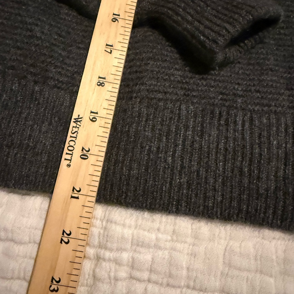 Madewell Cashmere Cozy Gray Sweater EUC 2299 - Picture 4 of 5